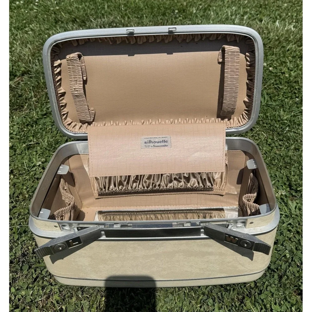 Vintage Samsonite Silhouette 1512 Vanity Train Case Beige Vinyl Locking Makeup